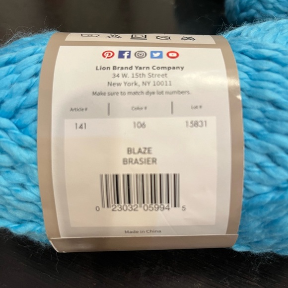 Lion Brand Softball 100% Polyester Yarn Light Blue Yarn Set of 7 - Picture 3 of 4